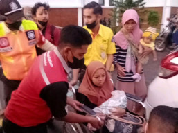Kontraksi, Penumpang KA Commuter Line Dhoho Melahirkan