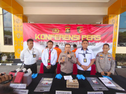 Tiga Mobil Truk Bermuatan BBM Jenis Solar Bersubdisi, Diamankan Polrestabes Palembang