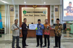 Wafat Akibat Sakit, BPJS Ketenagakerjaan Santuni Guru MI Di Ponorogo