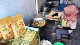 PLN UIT JBM Dukung Pengembangan UMKM Makanan Hingga Bank Sampah