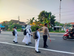 Pagi Melayani, Polisi Sidoarjo saat Kembali Aktifnya Sekolah