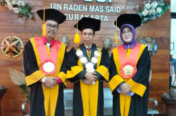 Guru Besar UIN Raden Mas Said Surakarta Wisuda Magister Raih IPK  Summa Cum Laude