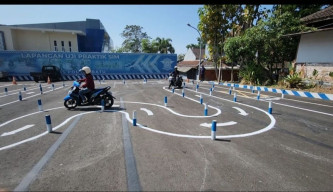 Perubahan Lintasan Ujian Praktek SIM C Sedot Animo Masyarakat Coba Lintasan Baru