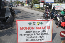 Proyek Betonisasi Jalan Geluran Taman-Suko Masuki Tahap U-Ditch