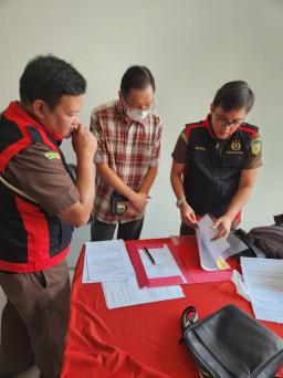 Penyidik Kejati Jatim Melakukan Penyitaan Dokumen Perkara Korupsi Waduk Wiyung