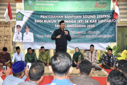 Salurkan Bantuan Sound System di Balongbendo, Gus Muhdlor Minta Warga Guyub Bangun Desa