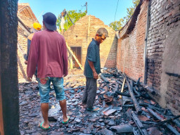 Dua Rumah Di Ponorogo Ludes Terbakar, Pemilik Jatuh Pingsan