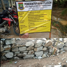 Tanpa Pengawasan, Proyek Drainase Terkesan Kurang Rapi