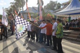Wakil Bupati Andi Rudi Latif Melepas Pawai Ta'aruf