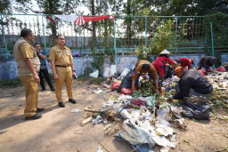 Pj. Wali Kota Batu Ajak Pedagang Pasar Relokasi Memilah Sampah Sebelum Dikirim Ke TPS3R