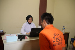 Bapak Asal Pringsewu Tega Setubuhi Anak Tirinya sejak Masih SMP