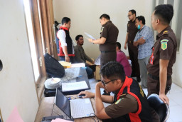 Kejari Lamongan Geledah Kantor Desa Sukodadi