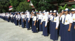 Diwajibkan Beli Seragam Seharga Ratusan Ribu, Wali Murid SMPN 3 Cibarusah Menjerit