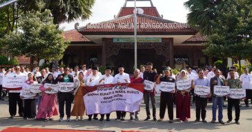 Bank Jatim Serahkan CSR Pembangunan ADM dan Peralatan UMKM ke Pemkab Pamekasan