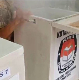 Asap Misterius Keluar dari Kotak Suara Pilkades, Warga Desa Pasir Nangka Heran