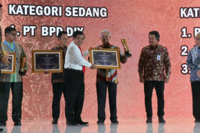 Bank Jatim Dapat Penghargaan Kemendagri