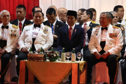 Menhan Dampingi Presiden Jokowi Dalam Upacara Parade Senja di Kemhan