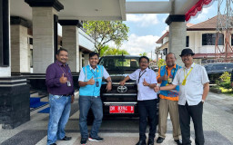 PLN UIT JBM Serahkan Bantuan untuk Pengelolaan Kawasan Hutan