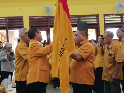 Dilantik Ketua MKGR Kota Madiun, Sukriyanto Siap Menangkan Golkar di Pemilu 2024