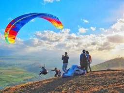 Puluhan Atlet Nasional Ramaikan Bupati Ponorogo Open Paralayang 2023