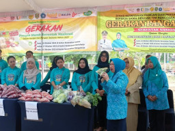 Gerakan Pangan Murah Pemkot Madiun Diserbu Warga