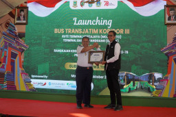 Trans Jatim Koridor III Diresmikan, Bank Jatim Terima Piagam Apresiasi