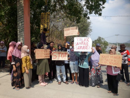 Aksi Protes Warga Bagedung terkait Kompensasi Sampah, Menuai Hasil