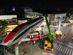 Kereta Cepat Madiun Mulai Dipasang