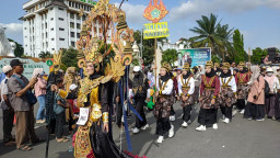 Peringati HAB ke-78 Kemenag, Ribuan Orang Ikuti Street Carnival di Ponorogo