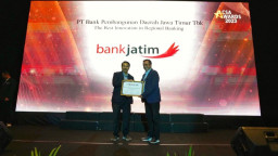 Bank Jatim Terima CSA Awards Kategori The Best Innovation in Regional Banking