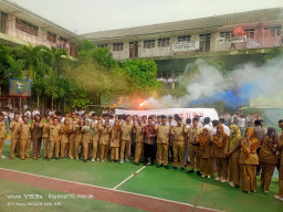 Wakil Ketua 1 DPRD Cilegon Hadir Apel SMKS Yabhinka