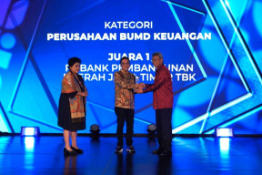 Bank Jatim Juara 1 ARA 2022 Kategori Perusahaan BUMD Keuangan