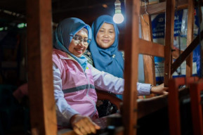 Bantu Mesin Jahit dan Alat Tenun, PLN Berdayakan Mantan Pekerja Migran