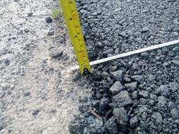 Proyek Hotmix di Jalan Link Limbang, Hasilnya Tidak Rata