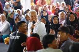 Pakar Komunikasi Nilai Cara Komunikasi Ganjar Disukai Rakyat