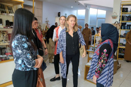 Ketua Dekranasda Bahas Pengembangan Kawasan Dolly Bersama Perwakilan Kedubes Inggris