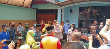 Kapolres dan Wali Kota Bekasi Kunjungi KTJ RW 22 Kota Baru