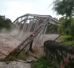 Jembatan yang Diresmikan Jenderal Ahmad Yani, Roboh Diterjang Banjir Bandang NTT