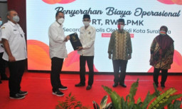 Walikota Eri Naikkan Gaji RT dan RW di Surabaya