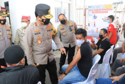 Kapolda Jatim bersama Forkopimda Banyuwangi Pantau Vaksinasi Pelayanan Publik