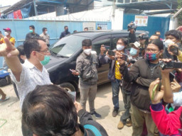 Pihak Ahok Pertanyakan Alasan Polisi Hentikan Pembongkaran Tembok