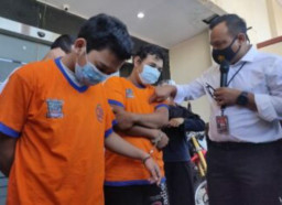 Dua Kurir Sabu Diringkus Timsus Satnarkoba Polrestabes Surabaya