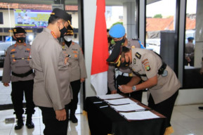 Kombes Aloysius Pimpin Sertijab Kenal Pamit di Mapolres Bekasi Kota