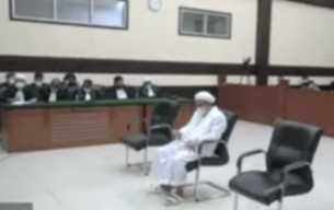 Divonis 4 Tahun Penjara, Habib Rizieq Tolak Minta Ampun ke Jokowi