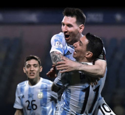 Di Maria Bawa Argentina Juara, Messi Bahagia