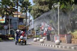 Penyemprotan Cairan Disinfektan di Jalan Protokol, Libatkan Truk Spraying Gunner