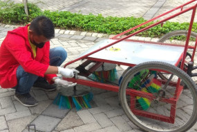 Karya Sepeda Penyapu Sampah  Mahasiswa Untag Surabaya Masuk Kategori Menarik