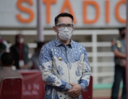 Satgas COVID-19 Jabar Minta Maaf atas Kerumunan Vaksinasi Massal di Stadion GBLA