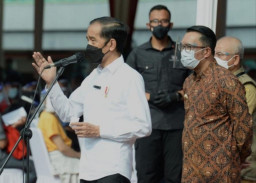 Vaksinasi Massal di Bekasi Jadi Percontohan Nasional