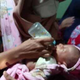 Bayi Mungil di Depan Pintu Rumah, Gegerkan Warga Balongbendo